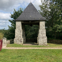 Campanile et sa cloche sur le site Sainte- barbe 