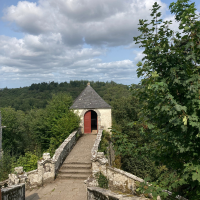 Escalier menant au site de la Chapelle Sainte Barbe